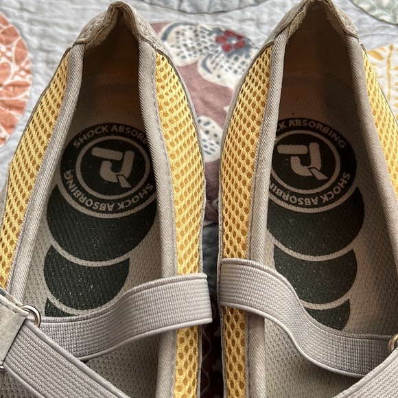 Propet shoes - Picture 7 of 8